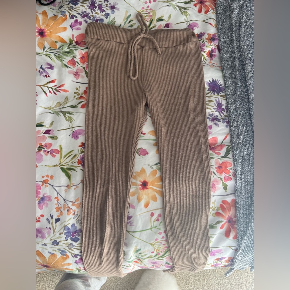 Brown fashion nova leggings.